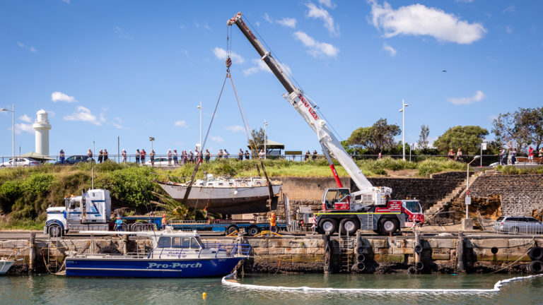 Wollongong Harbour Yacht Salvage